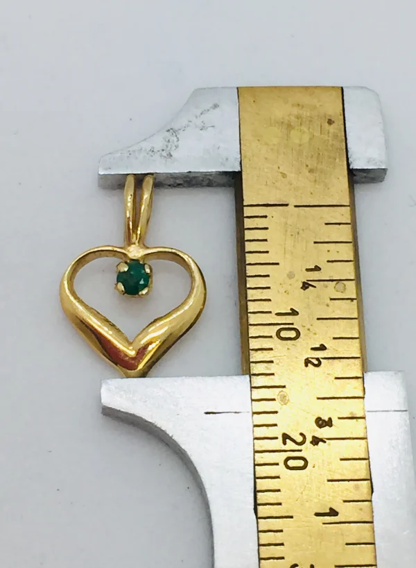 1OK Yellow Gold Heart Pendant with Emerald - Image 2