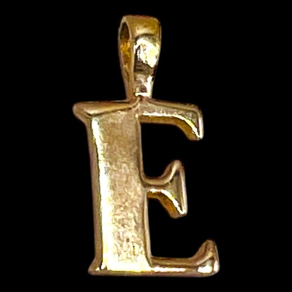 10k gold initial E pendant