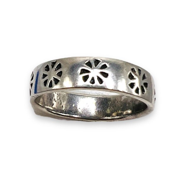 Sterling Silver Band Ring w/ Flower Design