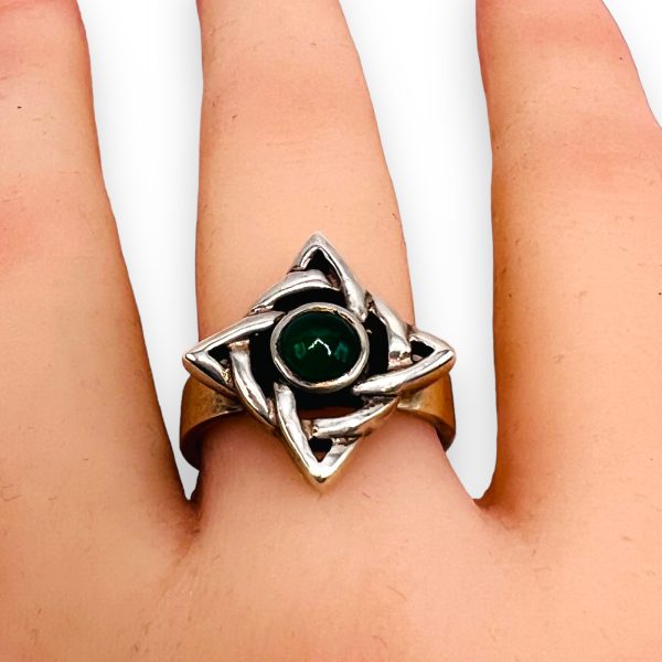 Sterling Silver Green Agate Irish Celtic Ring, Size 8 - Image 12