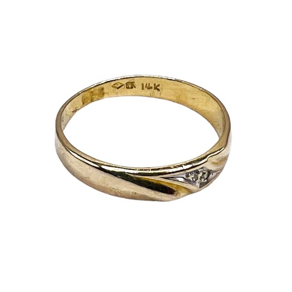 14k Solid Yellow Gold Diamond Band Ring, size 7 | Vintage - Image 2