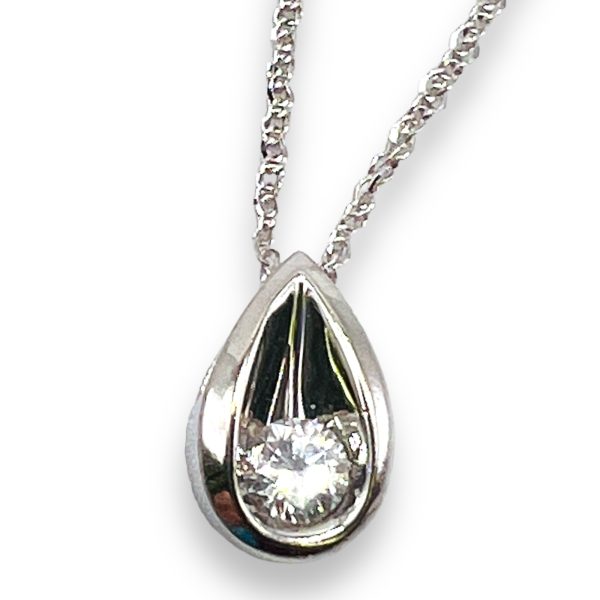 14k White Gold Diamond Dangle Pendant Necklace - Image 10